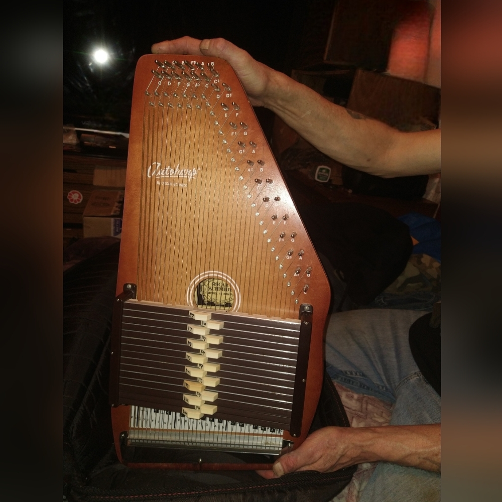 Oscar Schmidt Model 15 EBH/R 36-String 15-Chord Acoustic Autoharp with Case